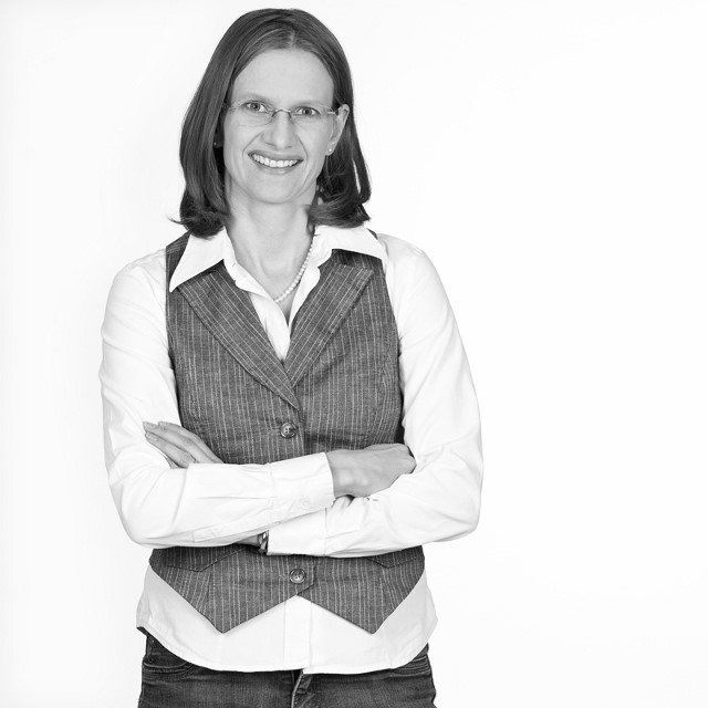 Claudia Harrasser, Geschäftsführerin und Trainerin bei der Sprachenschule Language World gibt hilfr Claudia Harrasser, Geschäftsführerin und Trainerin bei der Sprachenschule Language World gibt hilfr