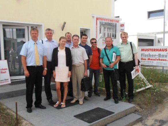 Ukrainische Delegation vor dem Fischer.Bau Ukrainische Delegation vor dem Fischer.Bau