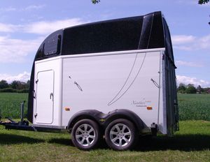 Pferdeanhängertest auf www.mit-Pferden-reisen.de: Humbaur Xanthos AERO Pferdeanhängertest auf www.mit-Pferden-reisen.de: Humbaur Xanthos AERO