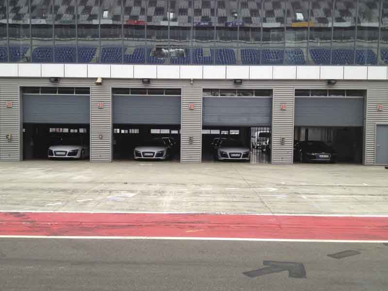 Rennsportwagen der Audi Sportscar Experience (Foto: OLYMP) Rennsportwagen der Audi Sportscar Experience (Foto: OLYMP)