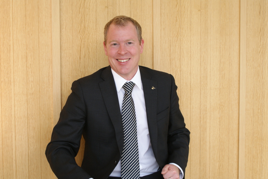 Felix Bubendorf ist neuer Direktor im Romantik Hotel Linslerhof Felix Bubendorf ist neuer Direktor im Romantik Hotel Linslerhof
