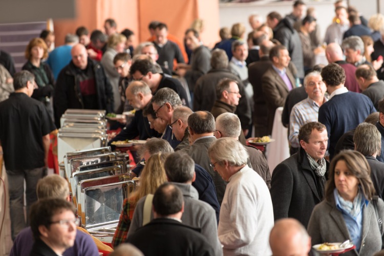 viel los beim Mauerwekstag von ZELLER POROTON im Stadttheater in Rüsselsheim
