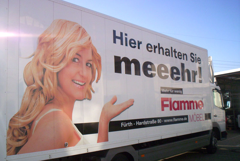 Lkw mit Fahrzeugwerbung Lkw mit Fahrzeugwerbung