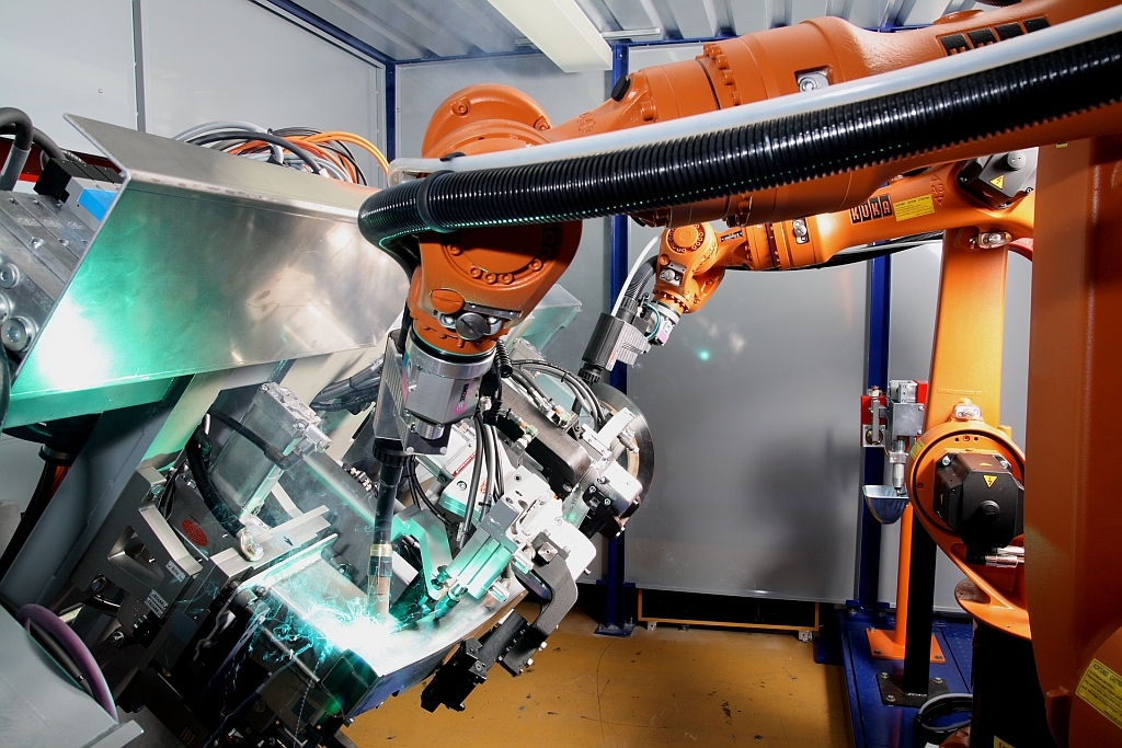 KUKA Systems @ SCHWEISSEN&SCHNEIDEN 2013 KUKA Systems @ SCHWEISSEN&SCHNEIDEN 2013
