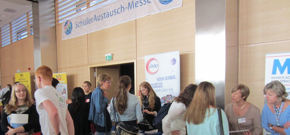 Blick in die Ausstellung: SchülerAustausch Messe Kanada (Foto: Dt. Stiftung Völkerverständigung)