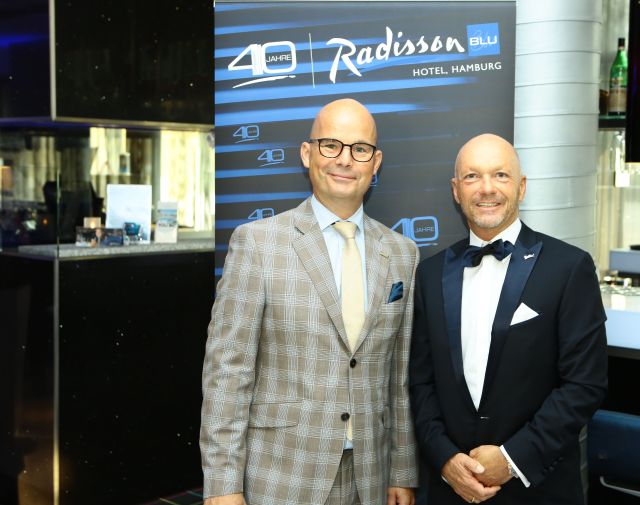 Willem van der Zee, Area Vice President Central Europe Rezidor Hotel Group, und Oliver Staas, Genera Willem van der Zee, Area Vice President Central Europe Rezidor Hotel Group, und Oliver Staas, Genera