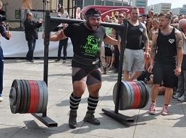 Veganer Patrik Baboumian stellt Weltrekord auf: 555 kg getragen