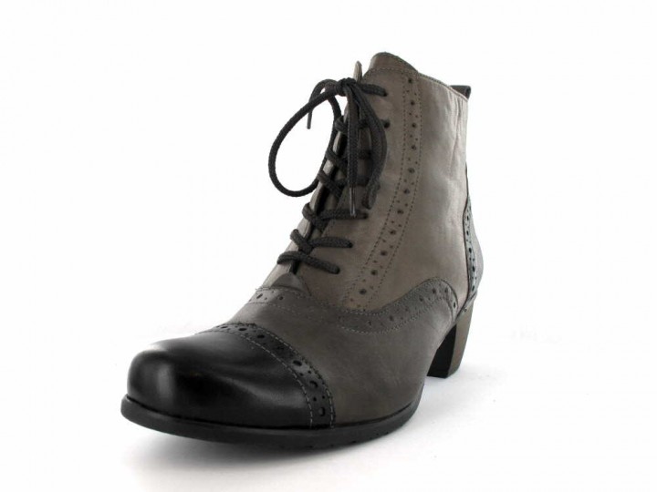 Schicker Damenstiefel in Übergröße von Remonte Schicker Damenstiefel in Übergröße von Remonte