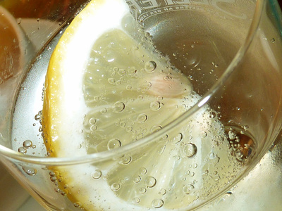 Bei heißen Temperaturen nicht das Trinken vergessen! Lupo / pixelio.de Bei heißen Temperaturen nicht das Trinken vergessen! Lupo / pixelio.de