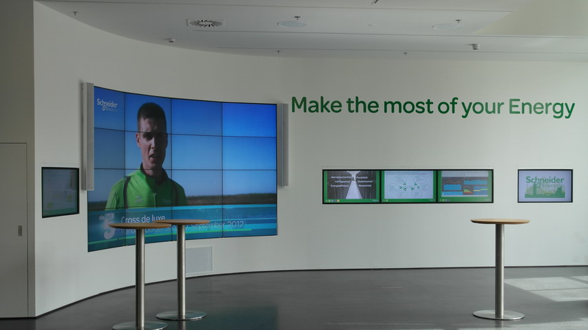 Foyer der Schneider Electric GmbH auf dem EUREF-Campus in Berlin Foyer der Schneider Electric GmbH auf dem EUREF-Campus in Berlin