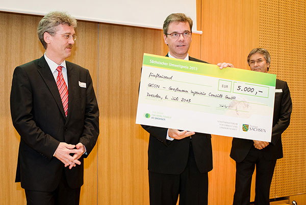 Prof. Jochen Großmann, Geschäftsführer GICON, erhält den Sächsischen Umweltpreis von Frank Kupfer, U Prof. Jochen Großmann, Geschäftsführer GICON, erhält den Sächsischen Umweltpreis von Frank Kupfer, U