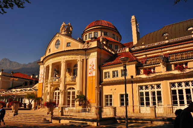 Kurhaus Meran: Vielleicht das schönste Jugendstil-Gebäude in den Alpen Kurhaus Meran: Vielleicht das schönste Jugendstil-Gebäude in den Alpen