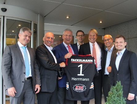 (© Foto: hl-studios, Erlangen): Innenminister Joachim Herrmannund der HC-Aufsichtrat (© Foto: hl-studios, Erlangen): Innenminister Joachim Herrmannund der HC-Aufsichtrat