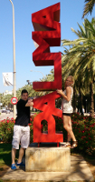 Der Gewinner des Mallorca-Gewinnspiels Philipp und seine Freundin Lini genießen Mallorca.