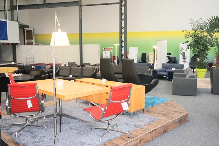 Impression aus der 500 qm großen Designmöbel und Sitzmöbelklassiker Ausstellung von office-4-sale in Impression aus der 500 qm großen Designmöbel und Sitzmöbelklassiker Ausstellung von office-4-sale in