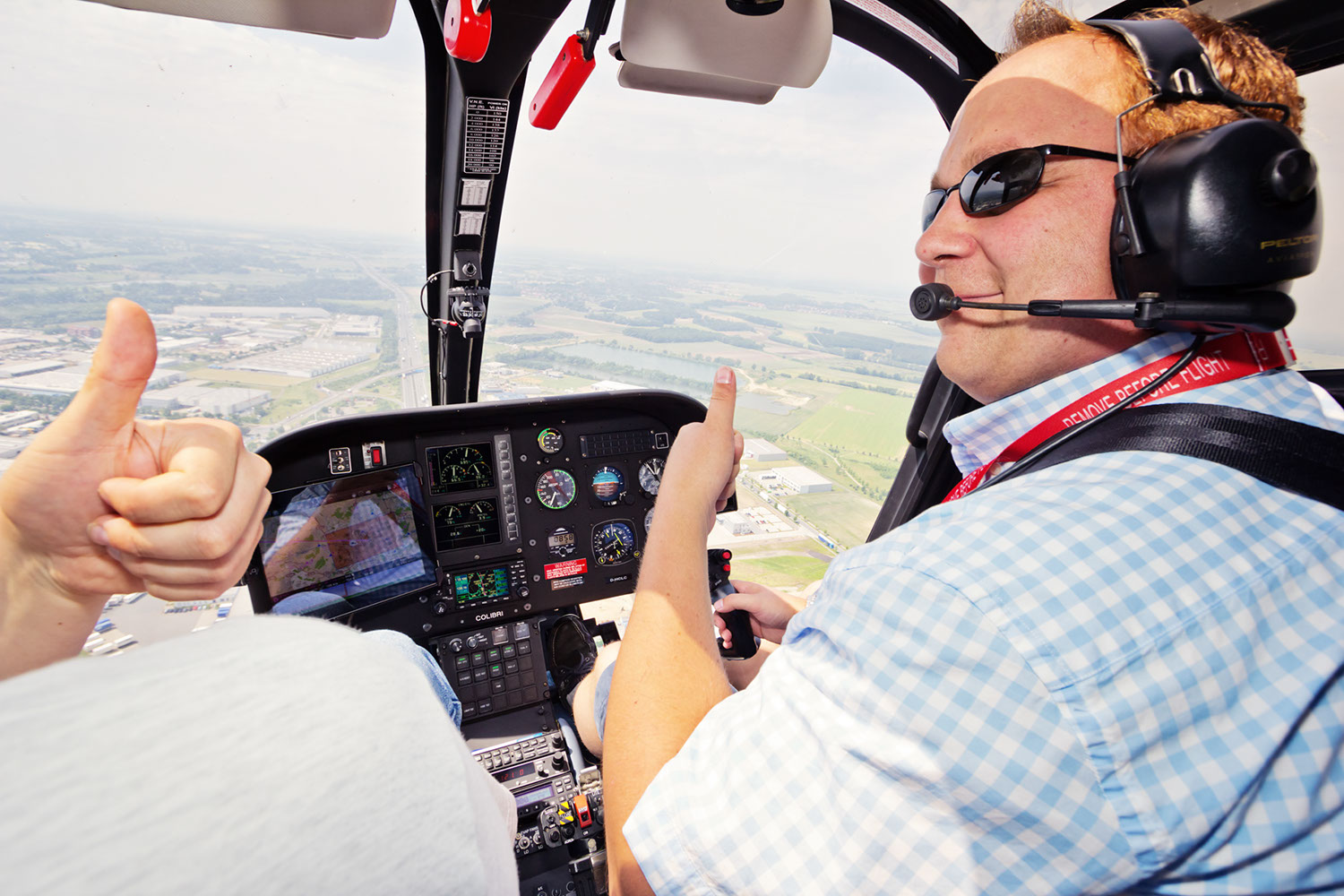 Hubschrauber Pilot und Fluglehrer Benjamin Dannenbger Hubschrauber Pilot und Fluglehrer Benjamin Dannenbger