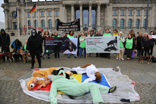 bmt-Protestaktion vor dem Berliner Reichstag bmt-Protestaktion vor dem Berliner Reichstag