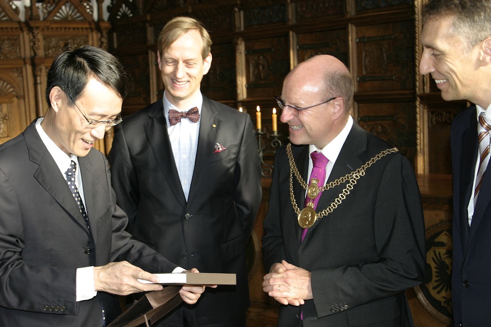 Dr. Xu Ming vom CCCMHPIE traf Ralf Sibbing, Markus Lewe und Dr. Stefan Kettelhoit in Münster (v.l.)