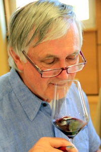 Jurymitglieder der selection bei der Verkostung des besten Weinsortiments Jurymitglieder der selection bei der Verkostung des besten Weinsortiments