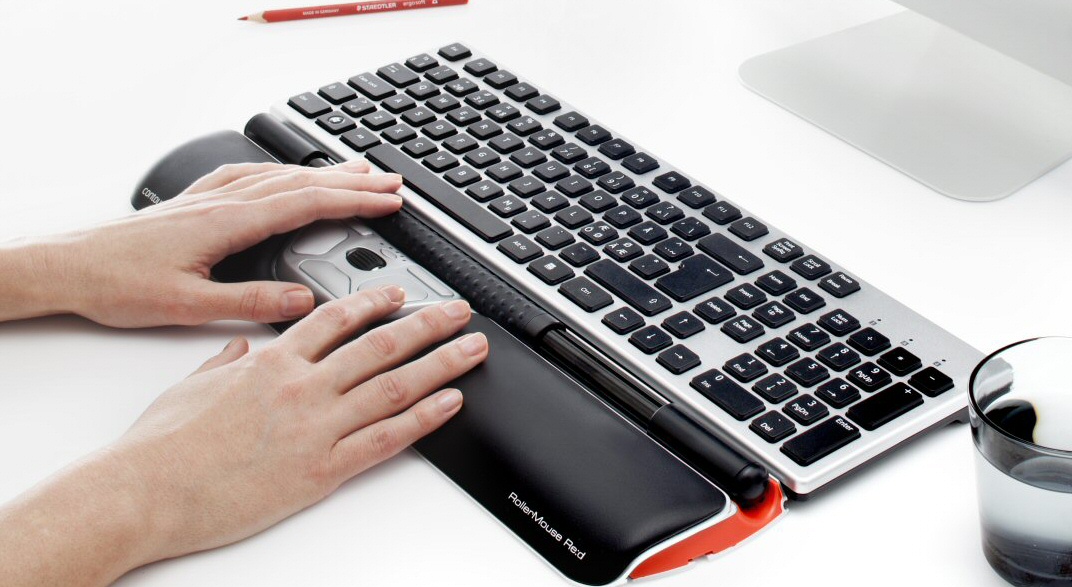 Die RollerMouse-RED ersetzt die herkömmliche Maus bei der Arbeit am Computer. Die RollerMouse-RED ersetzt die herkömmliche Maus bei der Arbeit am Computer.