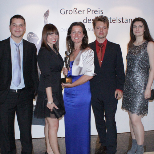 Gewinner des Abends: Elisabeth Decker (Mitte) und ein Teil ihres Teams der Meavision Media.