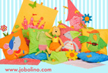 Die Produktpalette von jobolino reicht von Kopfkissen über Babydecken bis hin zu Kuscheltieren und W