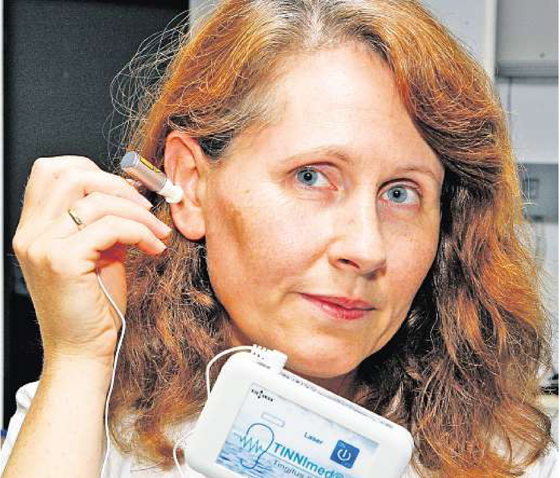 Die Frau des Firmenchefs Carmen Mihai testet den neuen Tinnimed 2. Die Frau des Firmenchefs Carmen Mihai testet den neuen Tinnimed 2.