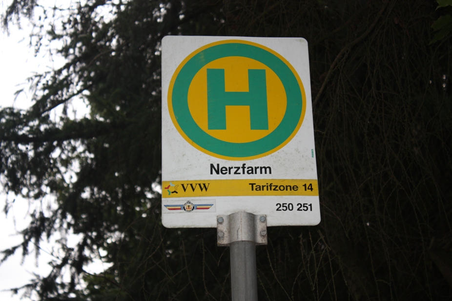 Deutsches Tierschutzbüro fordert: Bushaltestelle?Nerzfarm?muss in?Nerzhölle?umbenannt werden Deutsches Tierschutzbüro fordert: Bushaltestelle?Nerzfarm?muss in?Nerzhölle?umbenannt werden