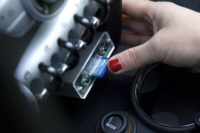 Hiir lässt sich ohne Weiteres in fast jedes gängige Automobil mit Zentralverriegelung installieren u Hiir lässt sich ohne Weiteres in fast jedes gängige Automobil mit Zentralverriegelung installieren u