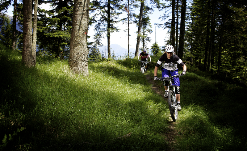 In Action: Flims-Rider Anita und Carolin Gehrig. In Action: Flims-Rider Anita und Carolin Gehrig.