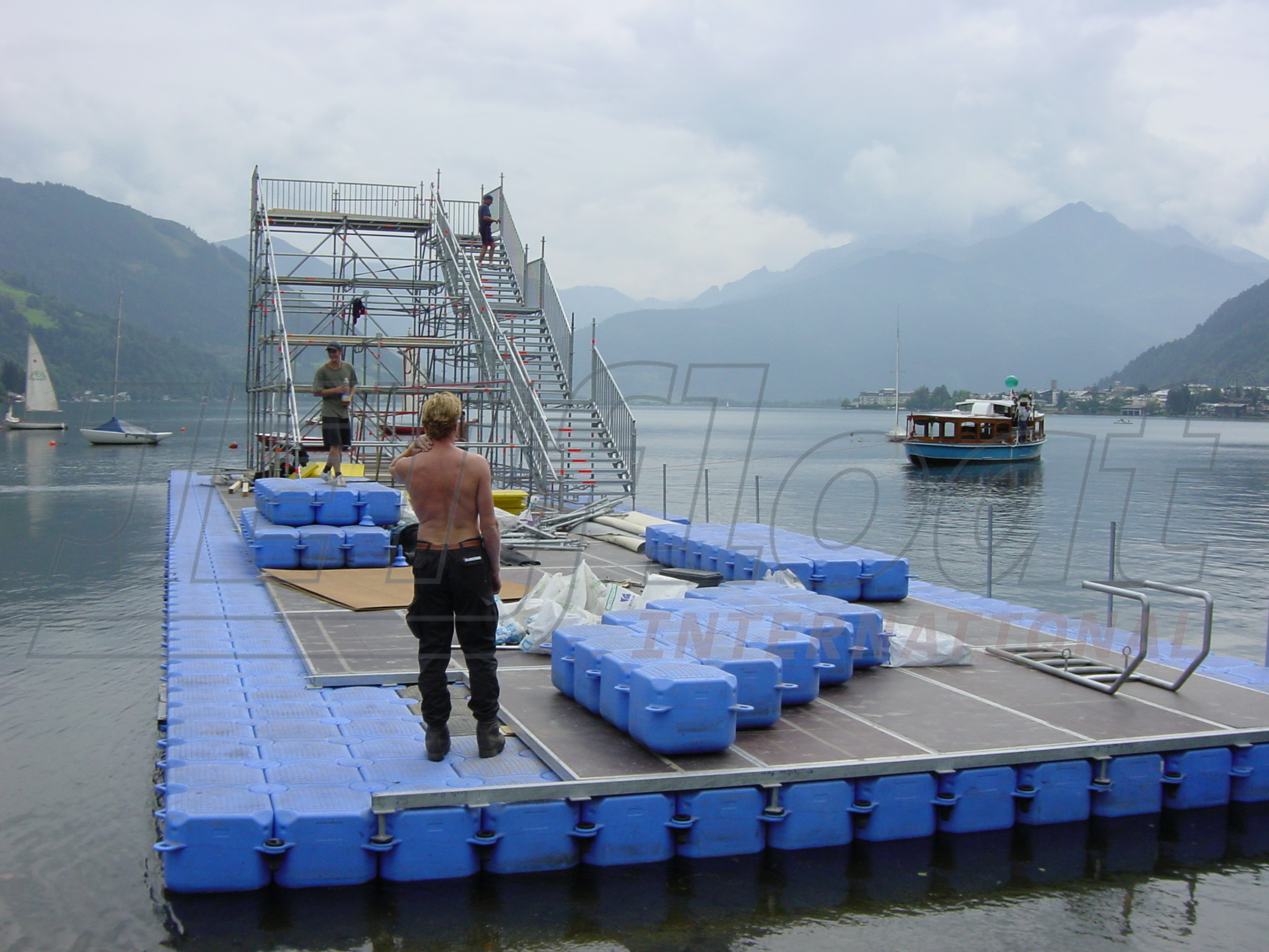 Eine Arbeitsplattform oder ein  Ponton Schwimmsteg ? ? Einsatzmöglichkeiten der JETfloat Schwimmkörp