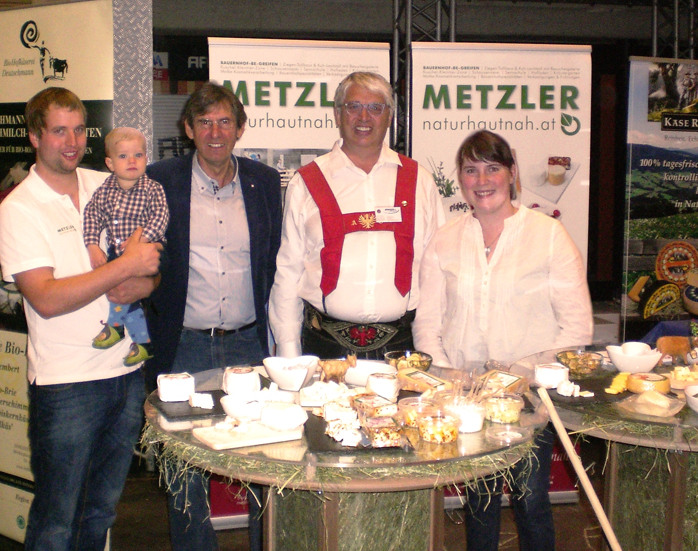 v.l.Manuel&David Metzler, Peter Neurauter, Käseaffineur Andreas Gstrein, Magdalena Metzler