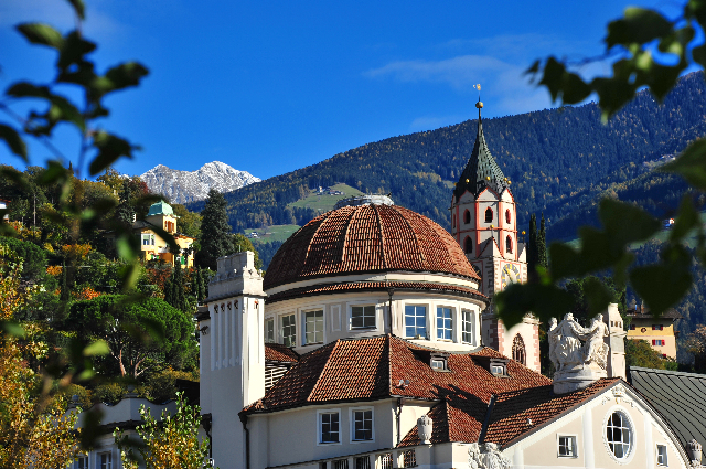 Kurhaus in Meran. Das Meraner Land lädt in den farbenfrohen Herbst mit einer Reihe von Veranstaltung