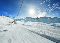 Lift mit Skipiste Lift mit Skipiste