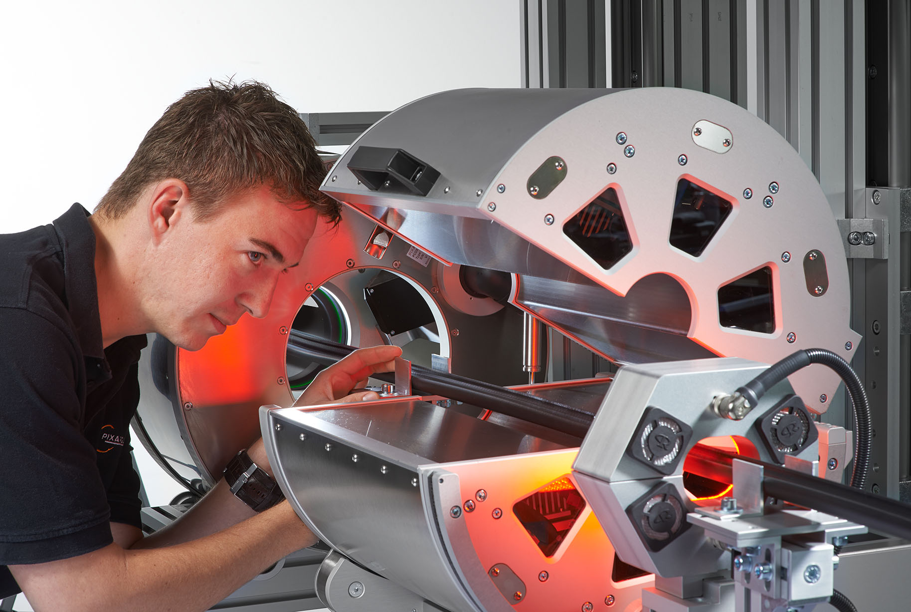 ProfilControl Systeme inspizieren die Oberflächen von Profilen aus Kunststoff oder Kautschuk ProfilControl Systeme inspizieren die Oberflächen von Profilen aus Kunststoff oder Kautschuk