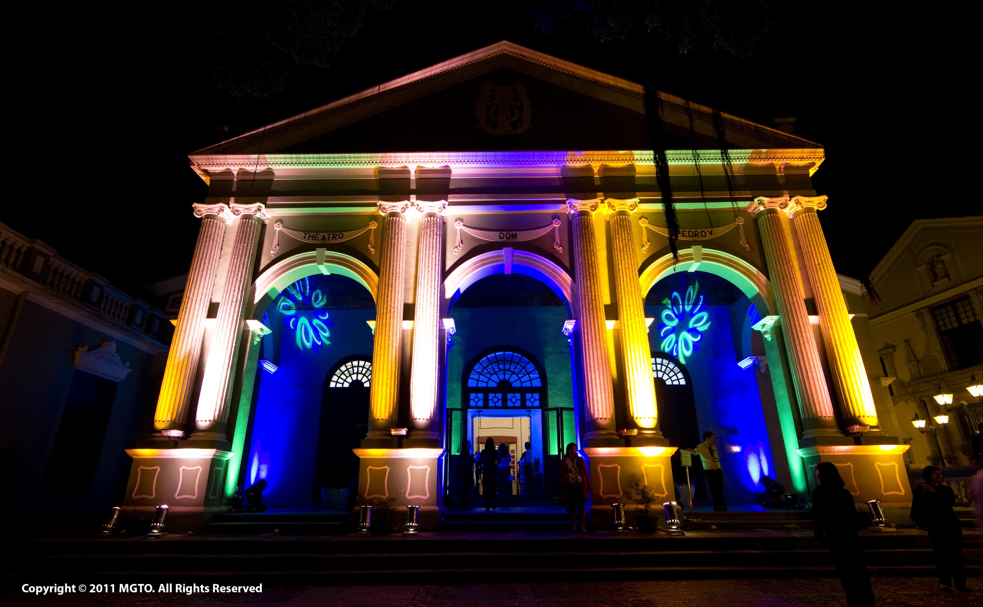 Das angestrahlte Dom Pedro V Theater während des International Music Festivals