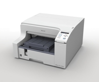 Benutzerfreundlich von vorne bedienbar: Aficio GX e3300N und Aficio GX e3350N.