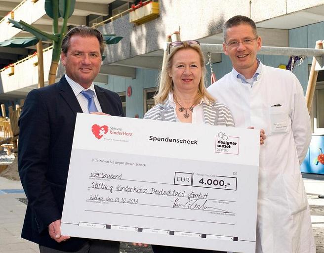 4.000 Euro-Spendenscheck an die Medizinische Hochschule Hannover 4.000 Euro-Spendenscheck an die Medizinische Hochschule Hannover