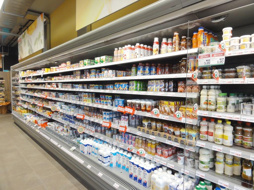 Offenes Carrier Kühlregal im SPAR-Markt