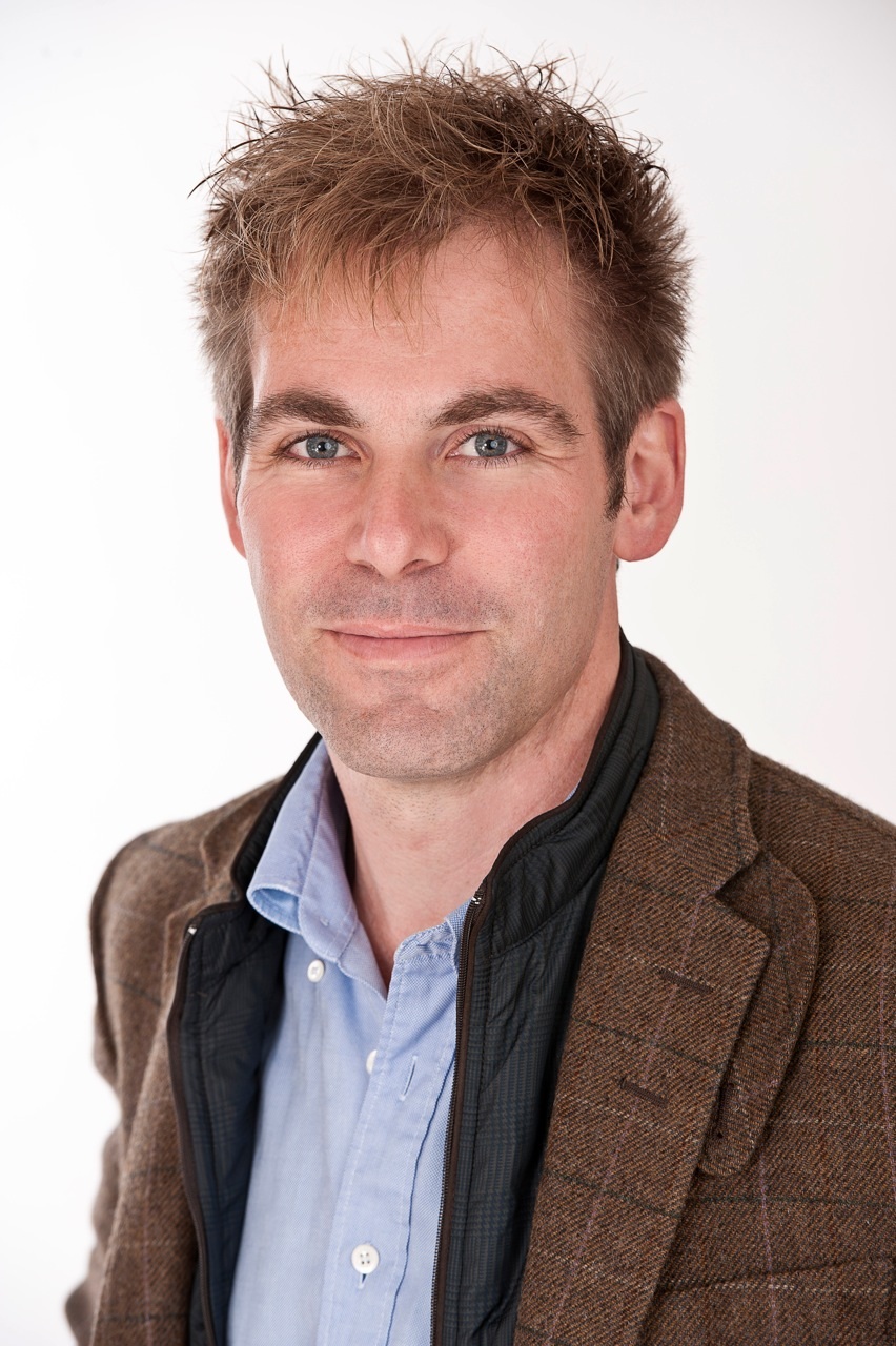 Holger Metzger, WJ Würzburg ist 2014 Landesvorsitzender der Wirtschaftsjunioren Bayern. Holger Metzger, WJ Würzburg ist 2014 Landesvorsitzender der Wirtschaftsjunioren Bayern.