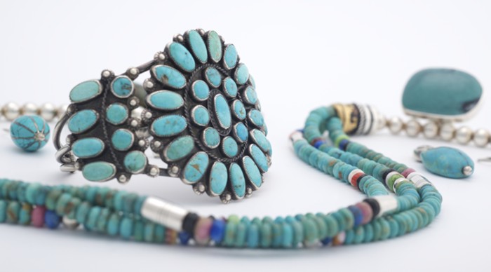 Indianerschmuck mit Indian Spirit - jetzt bei Indianerschmuck-Store online entdecken Indianerschmuck mit Indian Spirit - jetzt bei Indianerschmuck-Store online entdecken