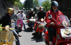 4.500 Fahrer aus 22 Nationen: Bei den Vespa World Days 2009 in Zell am See-Kaprun trafen sich die Fr 4.500 Fahrer aus 22 Nationen: Bei den Vespa World Days 2009 in Zell am See-Kaprun trafen sich die Fr