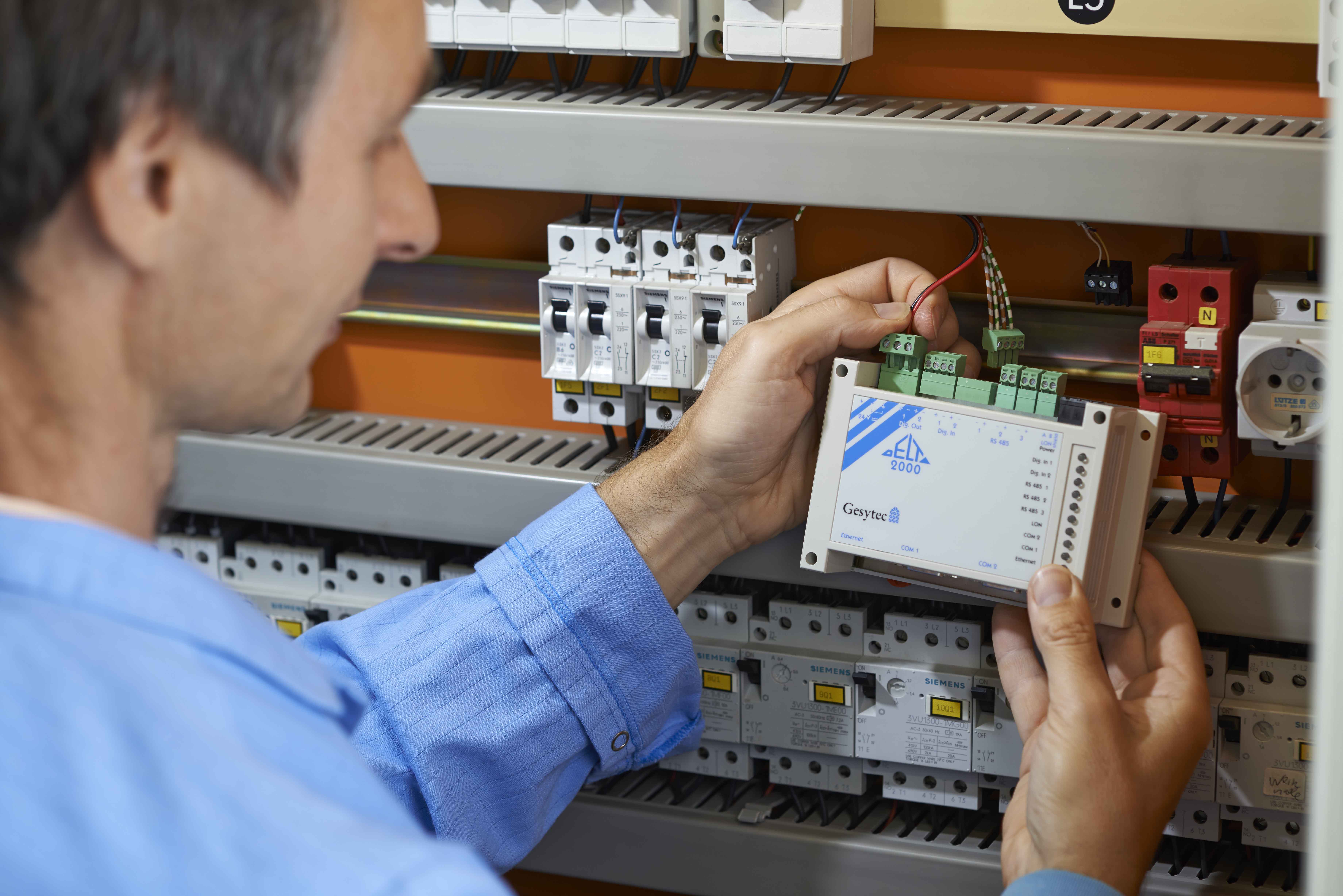 DELTA 2000 ist eine Hardwarebasis, mit der Applikationen in Feldbus- und IP-Netzwerke integriert wer DELTA 2000 ist eine Hardwarebasis, mit der Applikationen in Feldbus- und IP-Netzwerke integriert wer