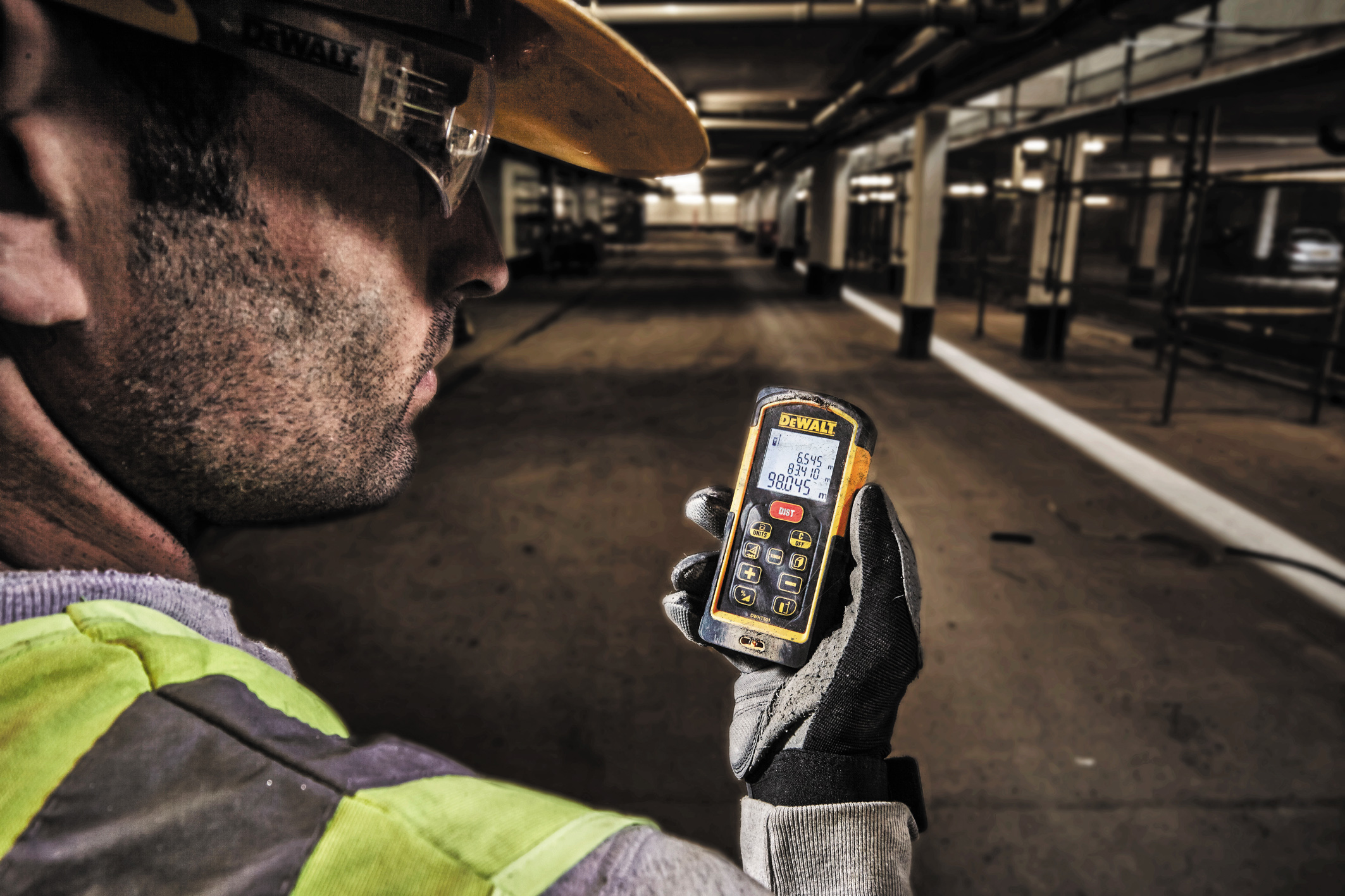Laser-Entferungsmesser von DeWalt sind einfach und intuitiv zu bedienen und helfen bei der Kalkulati Laser-Entferungsmesser von DeWalt sind einfach und intuitiv zu bedienen und helfen bei der Kalkulati