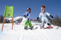 Kinder beim Skifahren