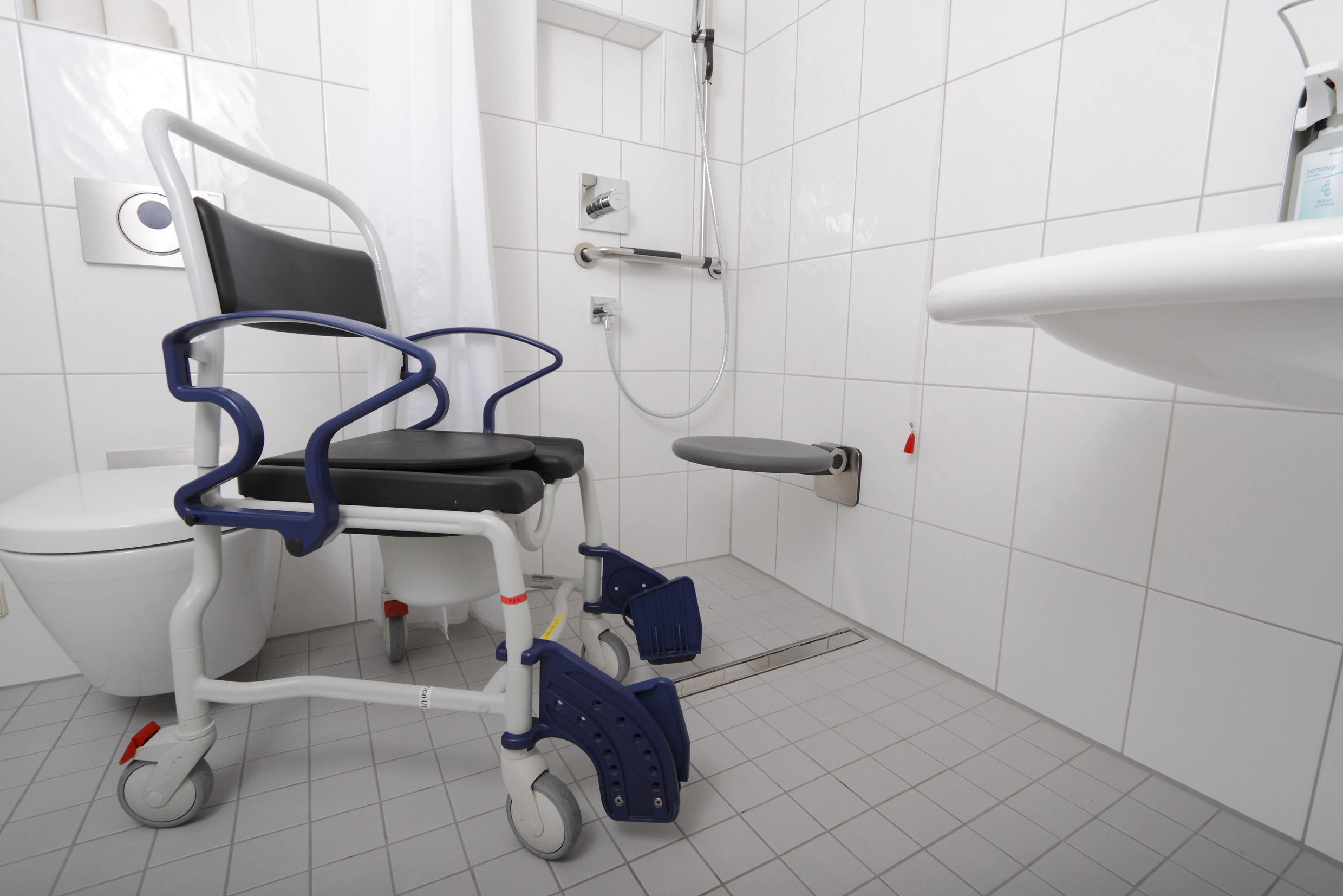 TECEdrainline Duschrinnen eignen sich für den Einsatz im Klinik- und Pflegebereich.