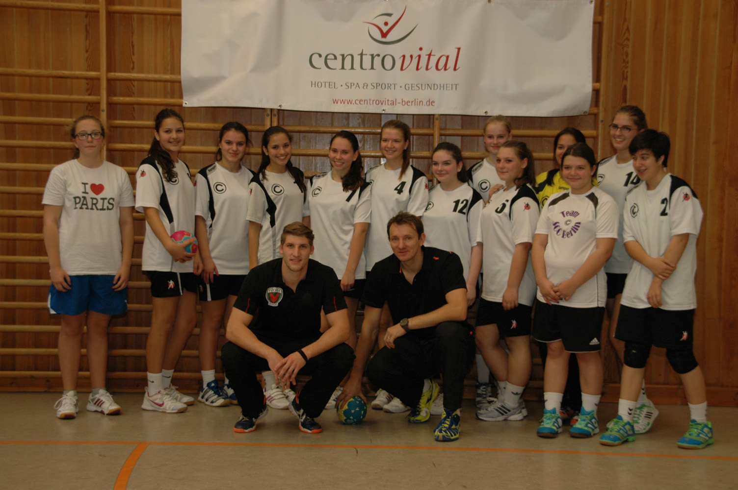 centrovital fördert Handball-Nachwuchs des SCC: Training mit den Füchsen Colja Löffler und Petr Stoc centrovital fördert Handball-Nachwuchs des SCC: Training mit den Füchsen Colja Löffler und Petr Stoc