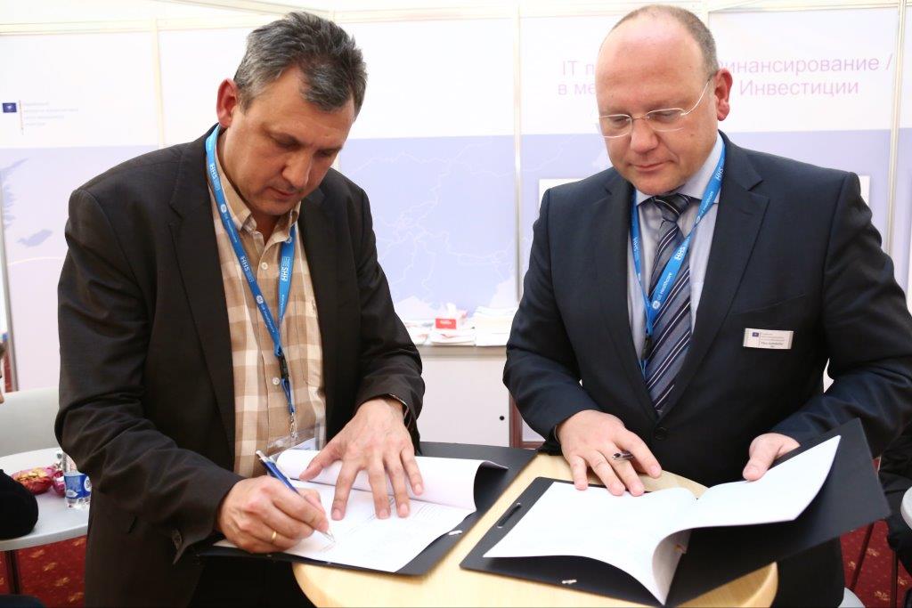 Brudastov und  Aulenbacher bei Unterschrift für Diabetes-Projekt in Russland
