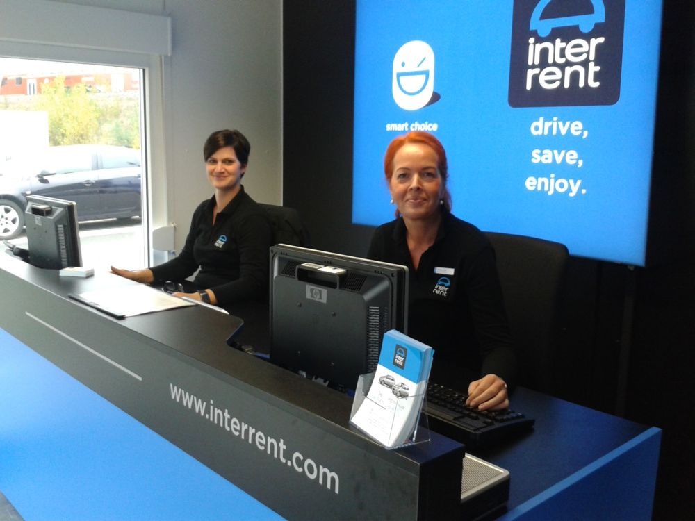 InterRent in Dresden: Stefanie Limpert, Rental Agent und Corinna Falk, Station Manager (v.l.n.r.) InterRent in Dresden: Stefanie Limpert, Rental Agent und Corinna Falk, Station Manager (v.l.n.r.)