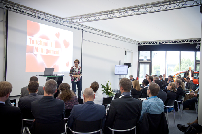 Anne Schüller eröffnete den slashTalk 2013 mit ihrem Vortrag zum Thema Touchpoint Management. Anne Schüller eröffnete den slashTalk 2013 mit ihrem Vortrag zum Thema Touchpoint Management.